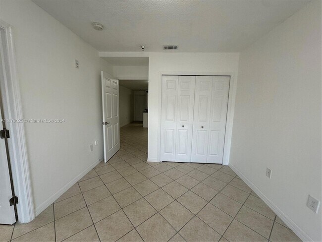 Building Photo - 2734 Bird Ave