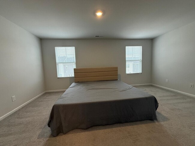 Building Photo - 409 Deercroft Dr