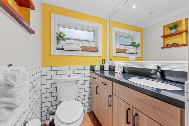 Building Photo - 303 Lang Rd