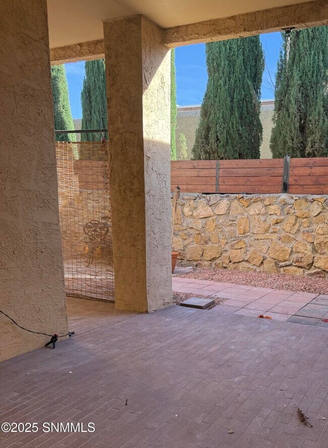 Building Photo - 3234 Highridge St