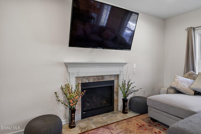 Building Photo - 2 Birch Ct