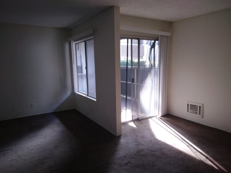 Building Photo - 1361 Caminito Gabaldon