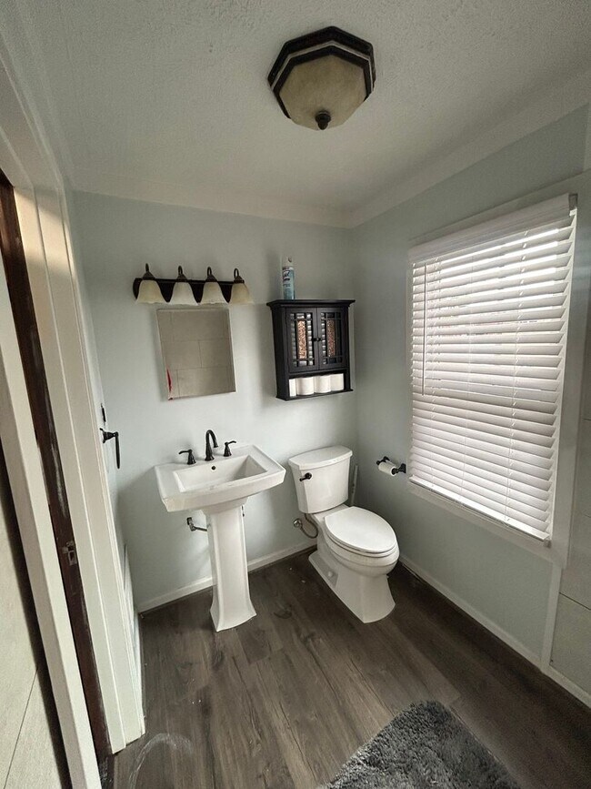 Building Photo - Charming 4BR House in Steubenville