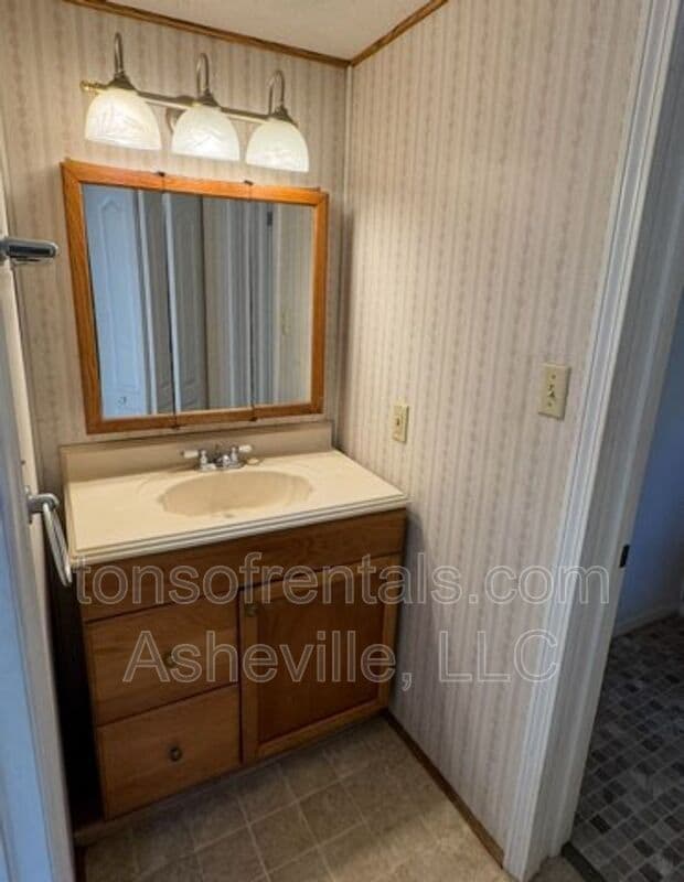 Building Photo - 418 Old Buckeye Cove Rd