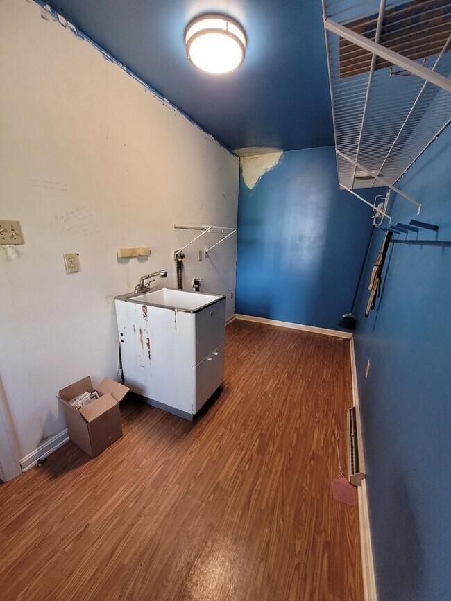 Building Photo - 131 Pinetown Rd