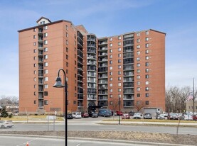 Building Photo - 6500 Woodlake Dr