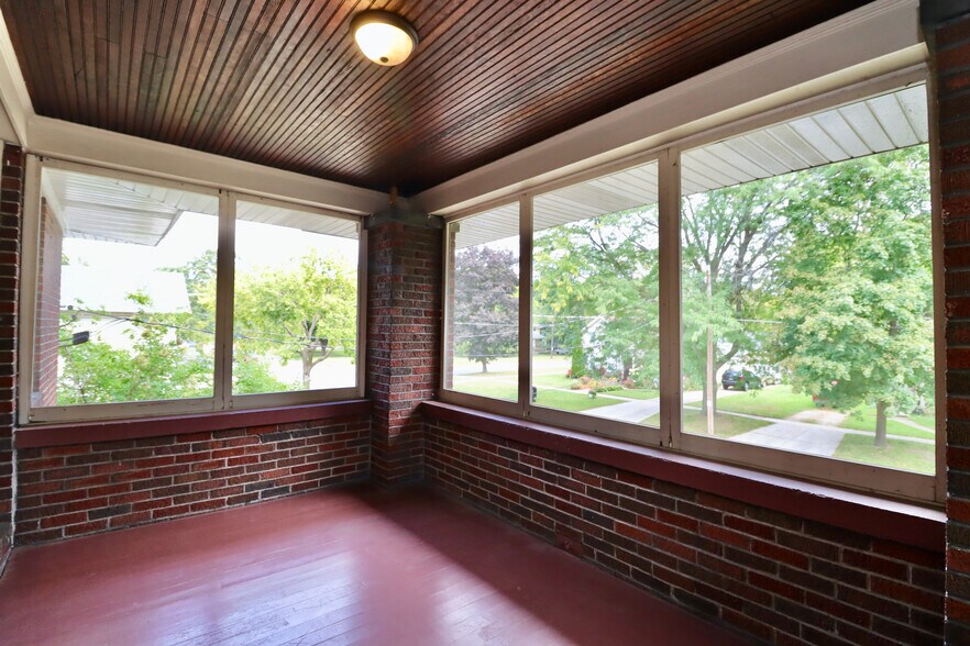 Building Photo - 744 Central Ave