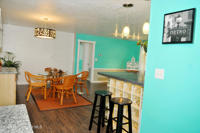 Building Photo - 306 3rd St