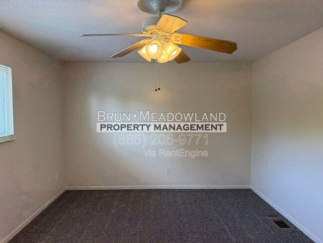 Building Photo - 1811 Meadowland Ln