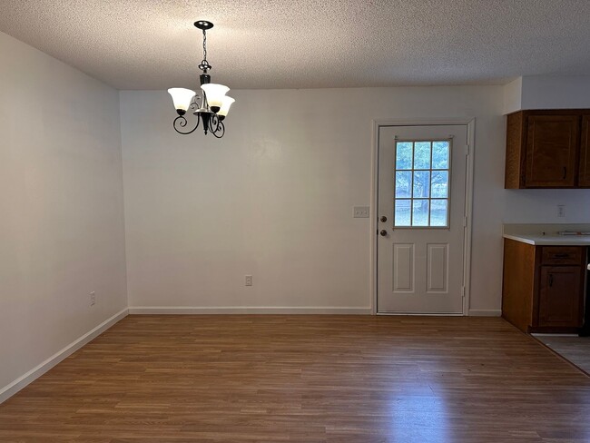 Building Photo - 562 Mush Bluff Rd