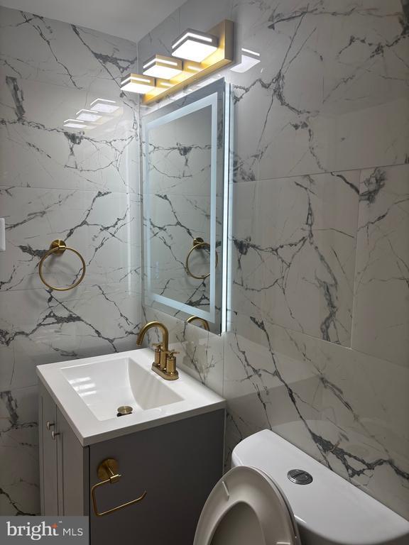 Building Photo - 3450 Toledo Terrace