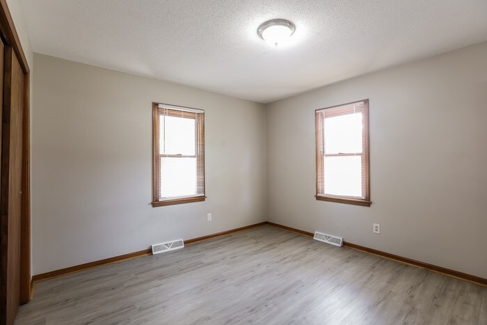 Building Photo - 1223 E 25th St S