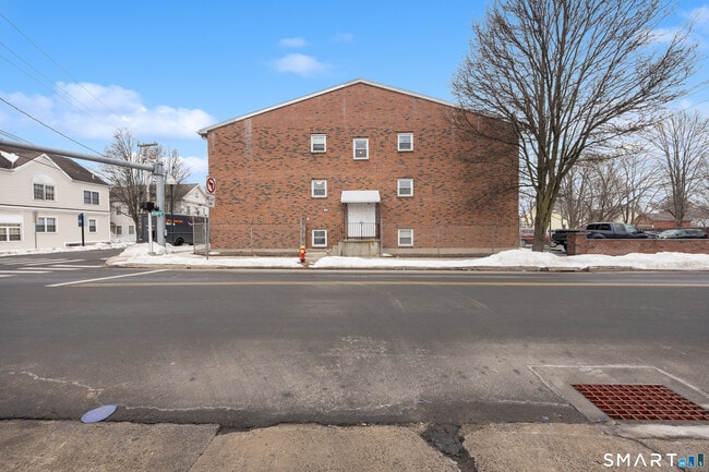 Building Photo - 46 N Cherry St