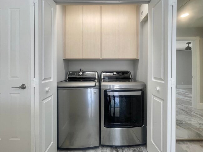 Building Photo - 6503 Geminata Oak Ct