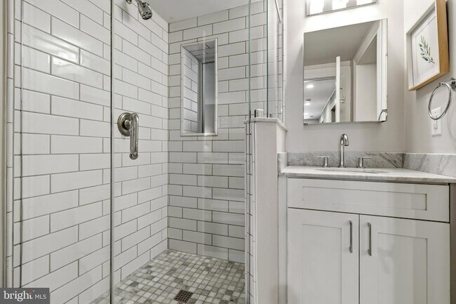Building Photo - 2121 R St NW