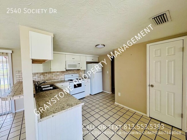 Building Photo - Your Dream Home Awaits: Cozy 2-Bed Rental ...