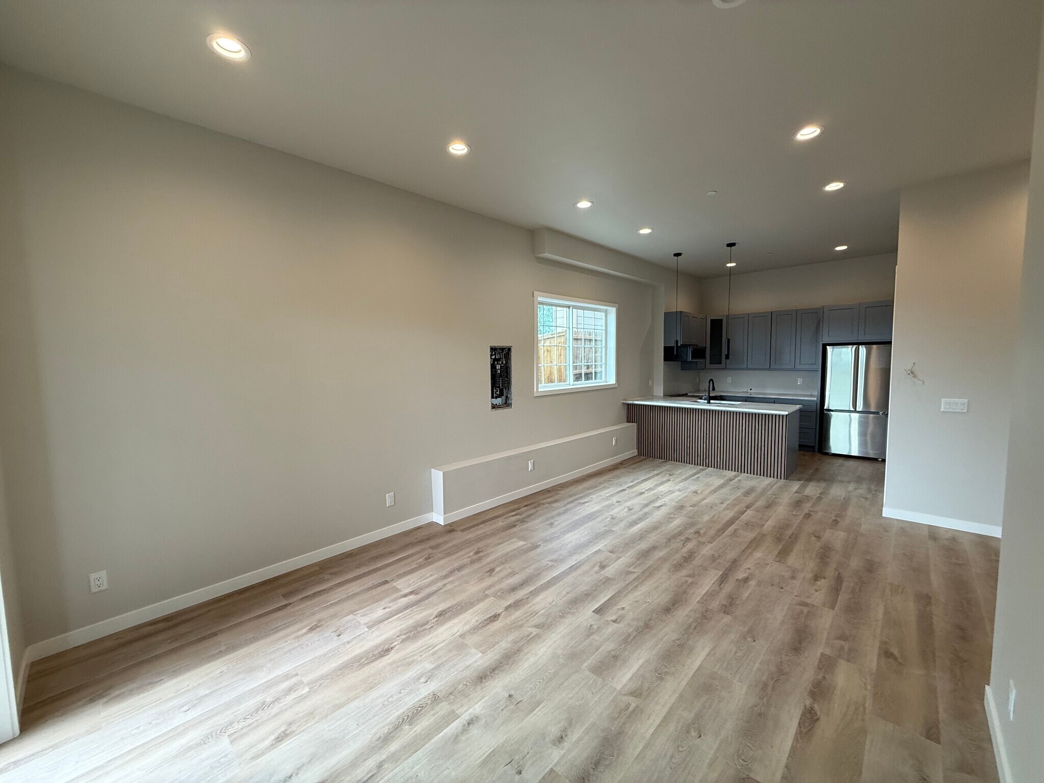11' ceilings throughout - 4939 S 114th St