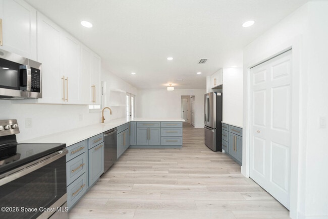 Building Photo - 790 Palm Dr