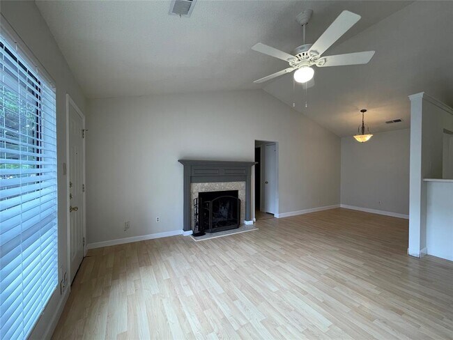 Building Photo - 2031 Redwing Way