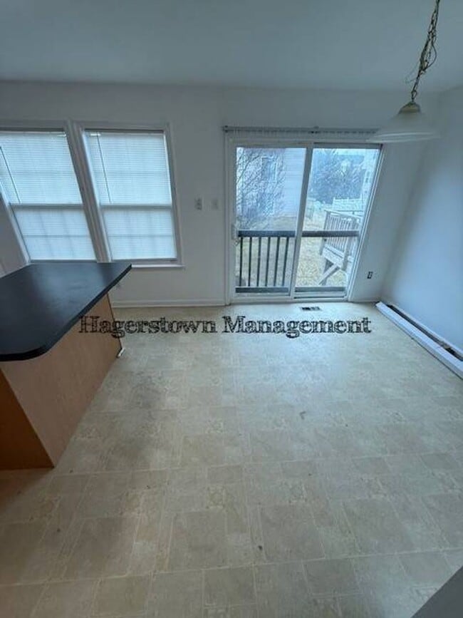 Building Photo - Townhouse Close to I-81 Roycroft Drive