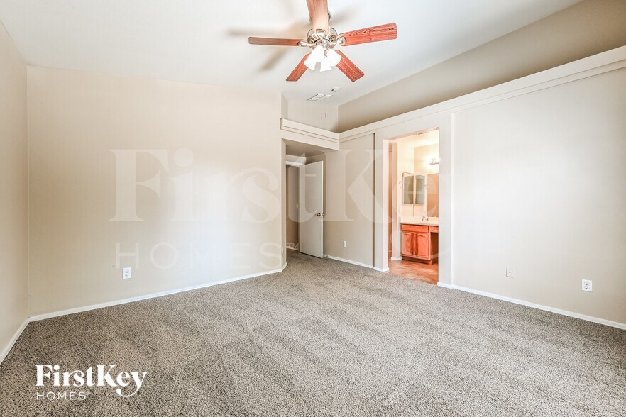 Building Photo - 13015 W Via Camille