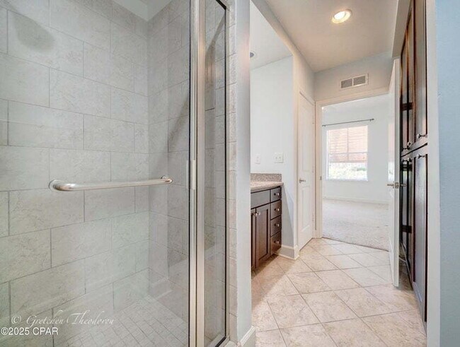 Building Photo - "Spacious 2-Bed Condo with 2.5 Baths on Fr...