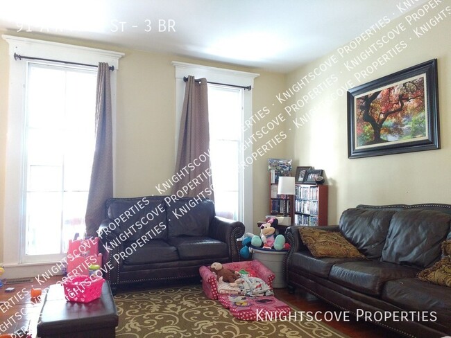 Building Photo - Beautiful, large historic home with origin...