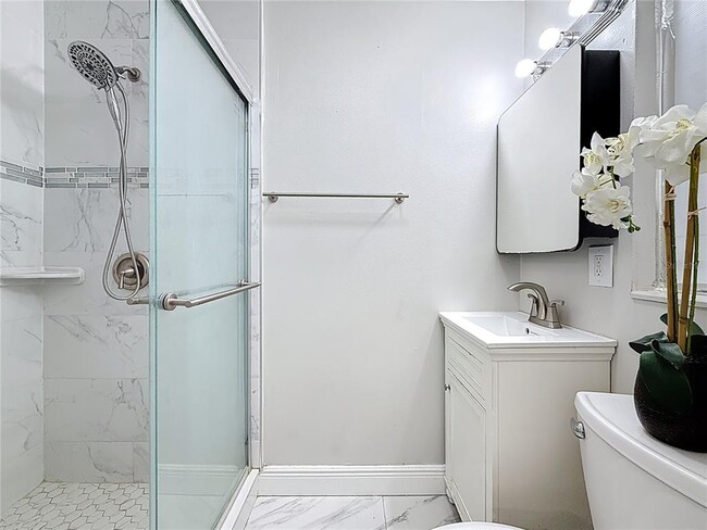 Building Photo - 1614 Braund Ave