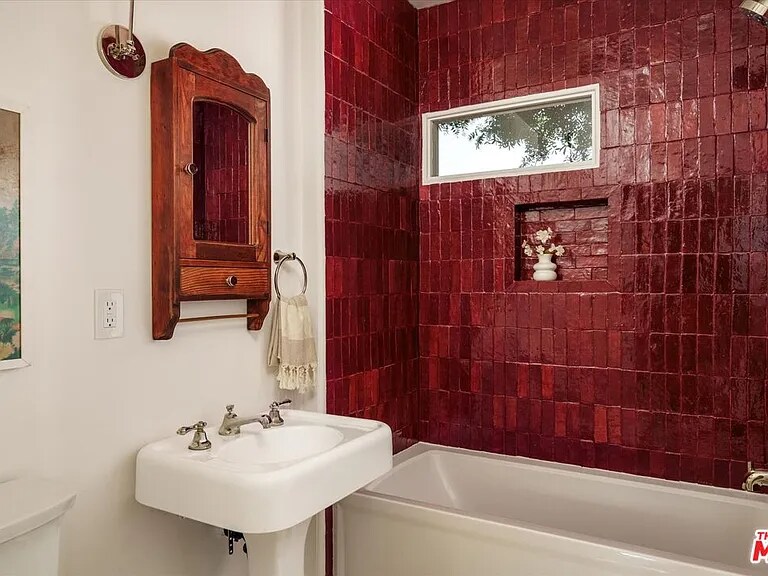 Building Photo - 5033 Townsend Ave