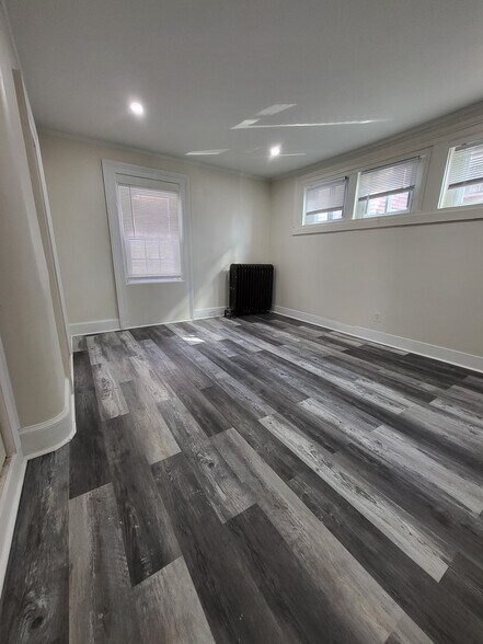 Building Photo - 132 Grove St