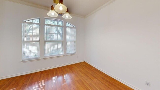 Building Photo - 1716 Rosenborough Ln S