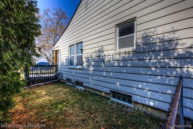Building Photo - 2618 Phillips Ave