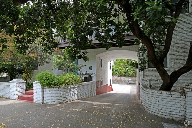 Building Photo - Villas Encantandoras