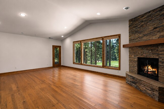 Building Photo - Golf Course Property Located on the 13Th Green