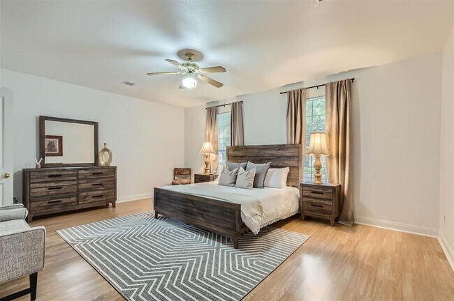 Building Photo - 1016 Thackeray Ln