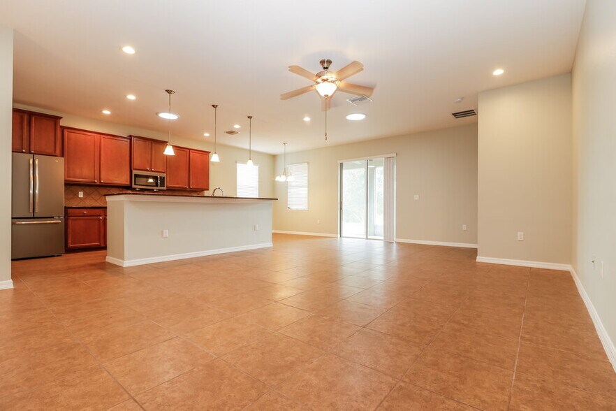 Building Photo - 6442 Twin Bridges Dr
