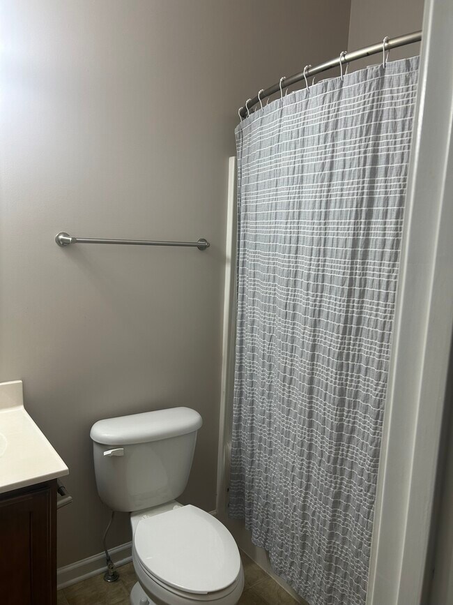 Building Photo - 2121 S Greenwood Dr