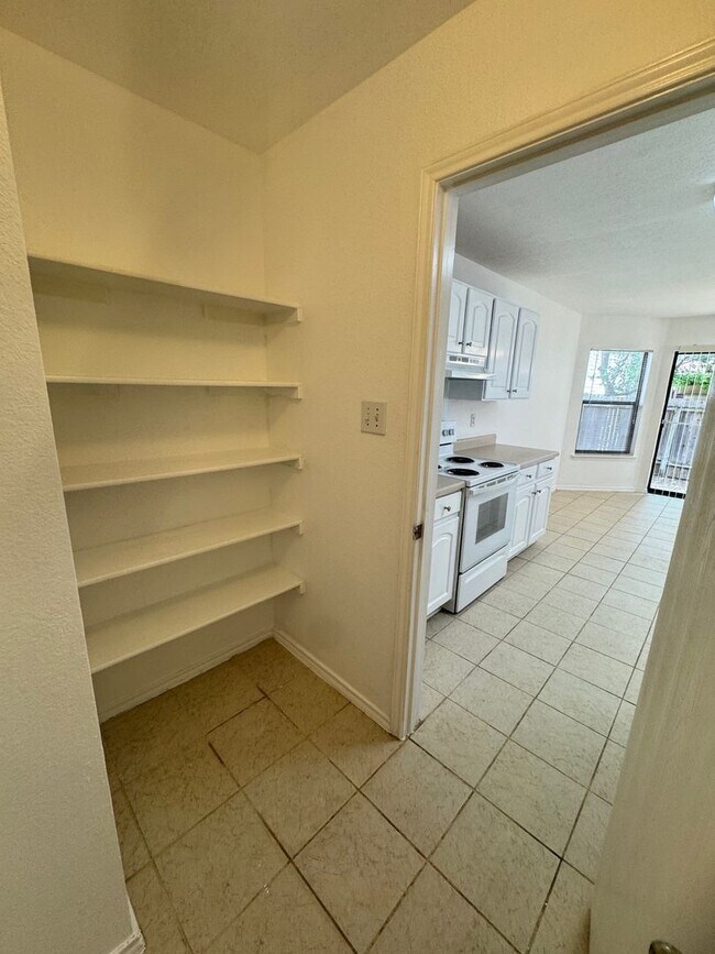 Building Photo - Spacious 3-Bedroom Home in Prime Location ...