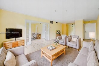 Building Photo - 124 NE 19th Ct