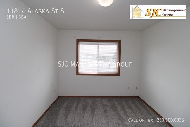 Building Photo - 11814 Alaska St S