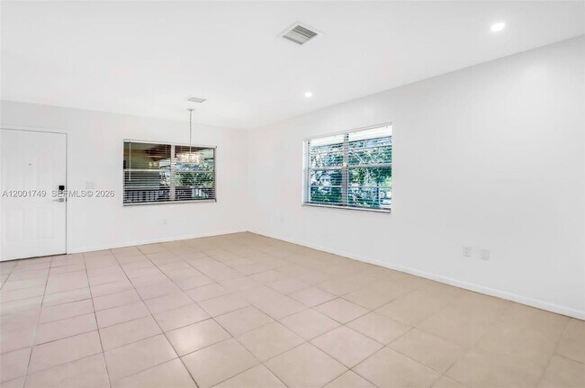 Building Photo - 15391 S Dixie Hwy