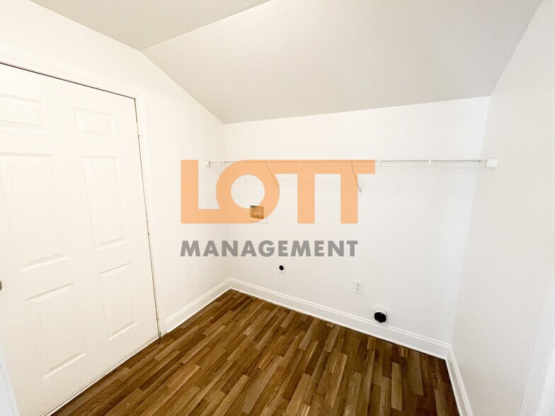 Building Photo - 12 N YMCA ST