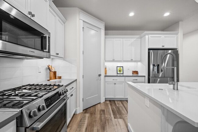 Building Photo - 3340 W Lassen Dr