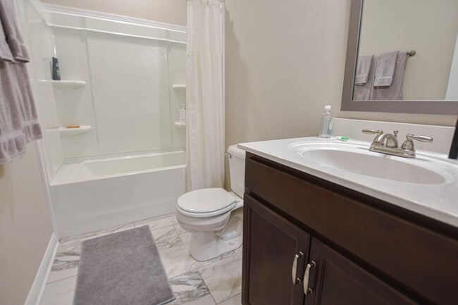 Building Photo - Pet Friendly Four Bedroom with Basement!