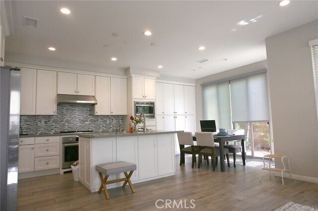 Building Photo - 125 Full Sun