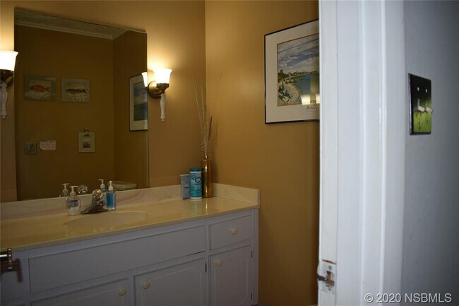 Building Photo - 4502 Saxon Dr