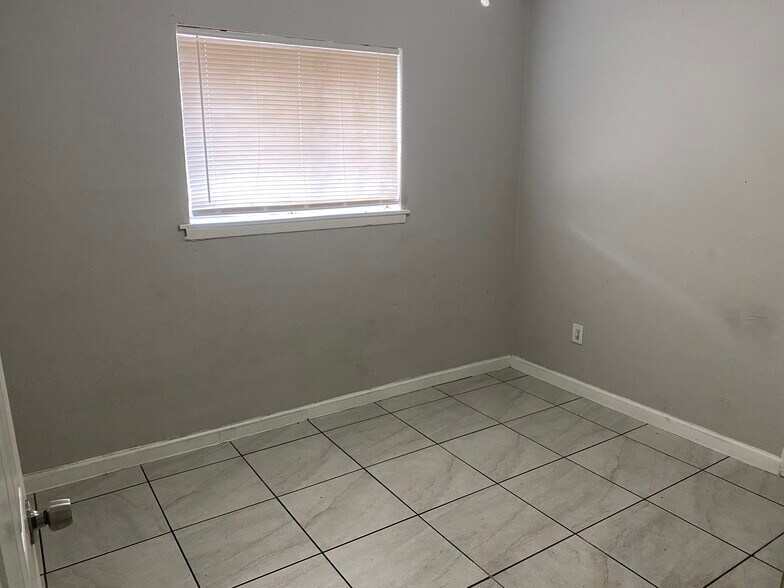 Building Photo - 8019 Beech Cove Ln