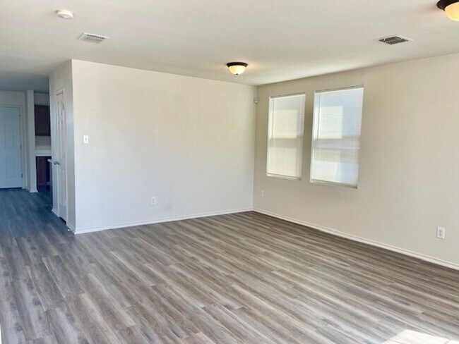 Building Photo - Newer 2 Story Home in Burleson with Commun...