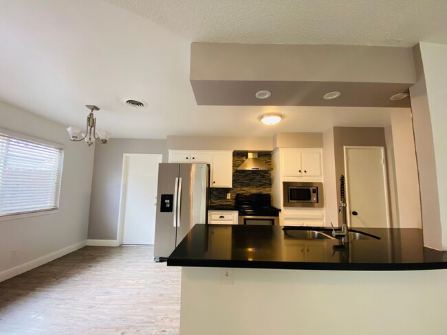 Building Photo - $2,100 Charming 3 Bedroom Home With 2 Livi...