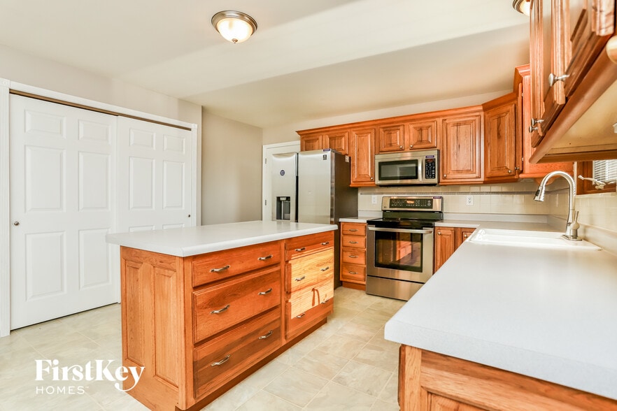 Building Photo - 3105 Hawk Dr